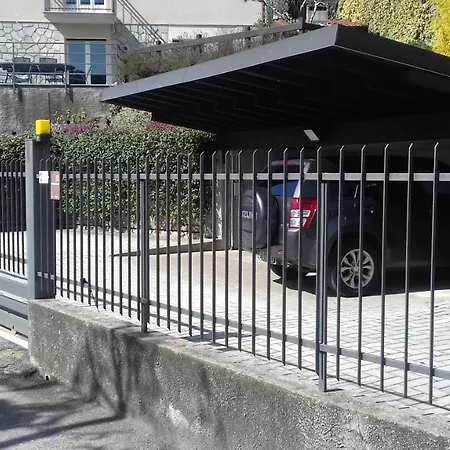 Sari Panzió Como