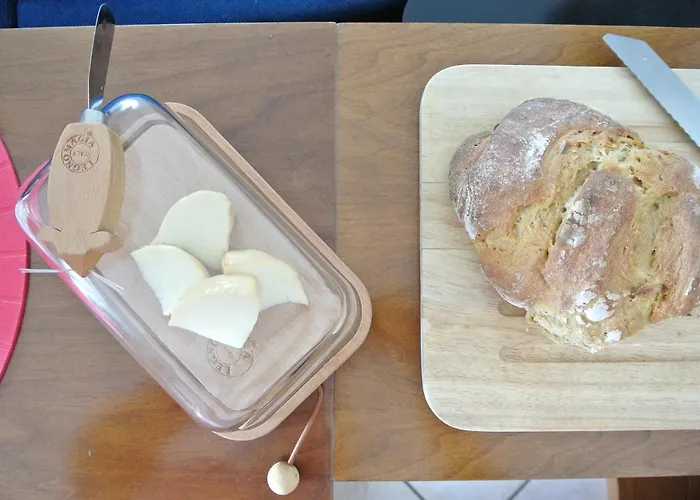 Sari Oda ve Kahvaltı Como